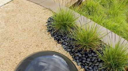 Unique-Black-Pebble-in-Contemporary-Garden-Decor-440x247.jpg
