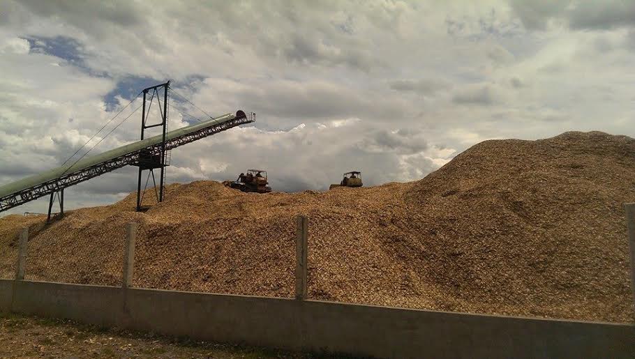 BULK RUBBER WOOD CHIPS/ RUBBER SAWDUST問屋・仕入れ・卸・卸売り