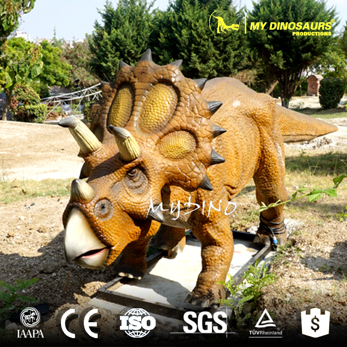 animatronic triceratops.jpg